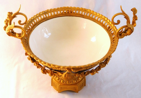 Grande coupe centre de table en bronze doré & porcelaine - style Louis XVI