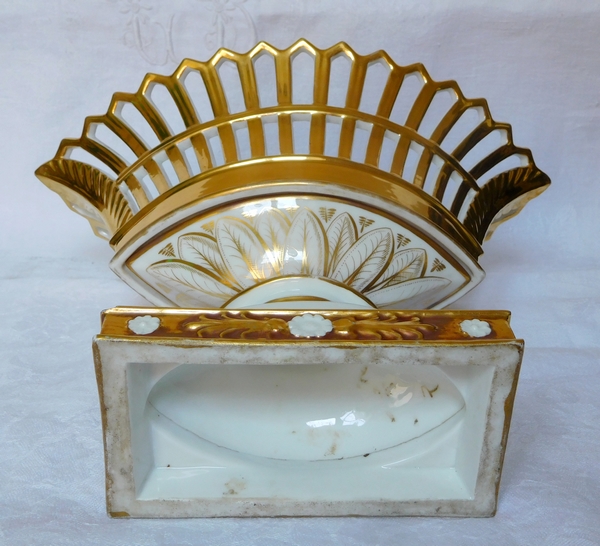Grande coupe ajourée en porcelaine de Paris dorée à l'or d'époque Empire / Restauration