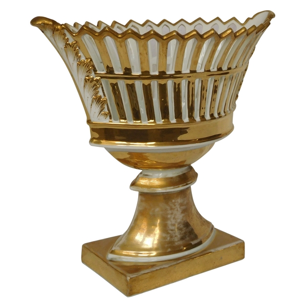 Empire Paris porcelain reticulated cup enhanced with fine gold, 19th century circa 1820