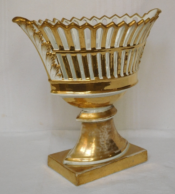 Empire Paris porcelain reticulated cup enhanced with fine gold, 19th century circa 1820