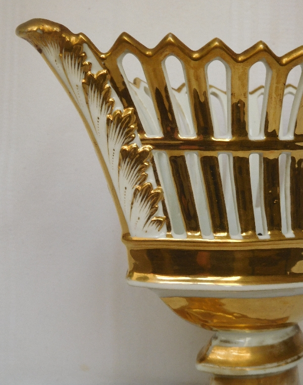 Empire Paris porcelain reticulated cup enhanced with fine gold, 19th century circa 1820