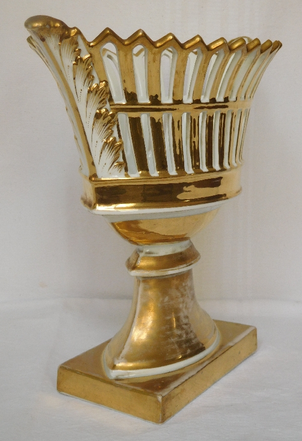 Empire Paris porcelain reticulated cup enhanced with fine gold, 19th century circa 1820