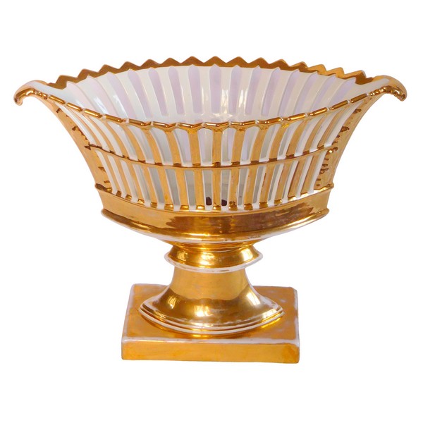 Coupe ajourée en porcelaine de Paris dorée à l'or d'époque Empire / Restauration