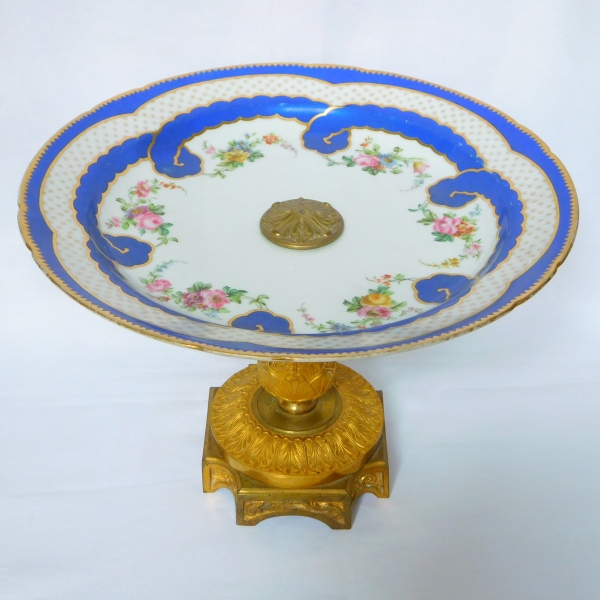 Manufacture Impériale de Saint Petersbourg - Russie : grande tazza coupe montée en porcelaine époque XIXe siècle