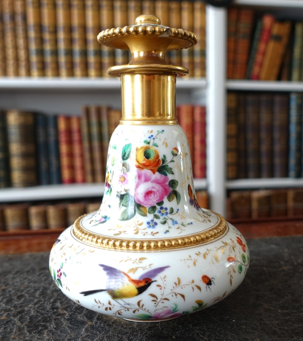 Manufacture Darte - flacon en porcelaine à décor floral et or d'époque Charles X - signé