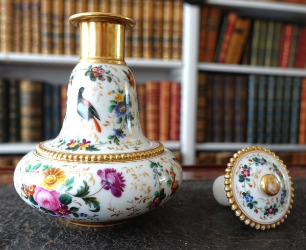 Manufacture Darte - flacon en porcelaine à décor floral et or d'époque Charles X - signé
