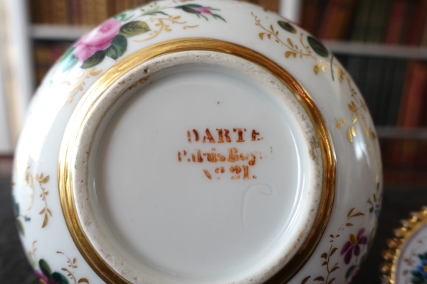 Manufacture Darte - flacon en porcelaine à décor floral et or d'époque Charles X - signé