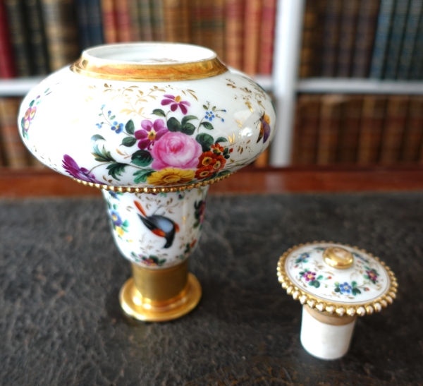 Manufacture Darte - flacon en porcelaine à décor floral et or d'époque Charles X - signé