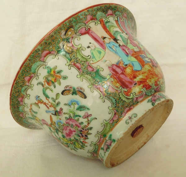 Grand cache-pot en porcelaine de Canton, époque XIXe - 25cm x 13,5cm