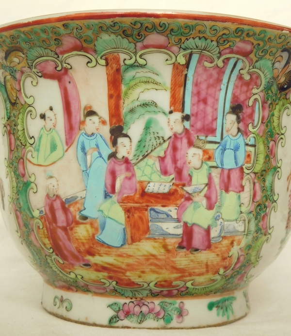 Grand cache-pot en porcelaine de Canton, époque XIXe - 25cm x 13,5cm