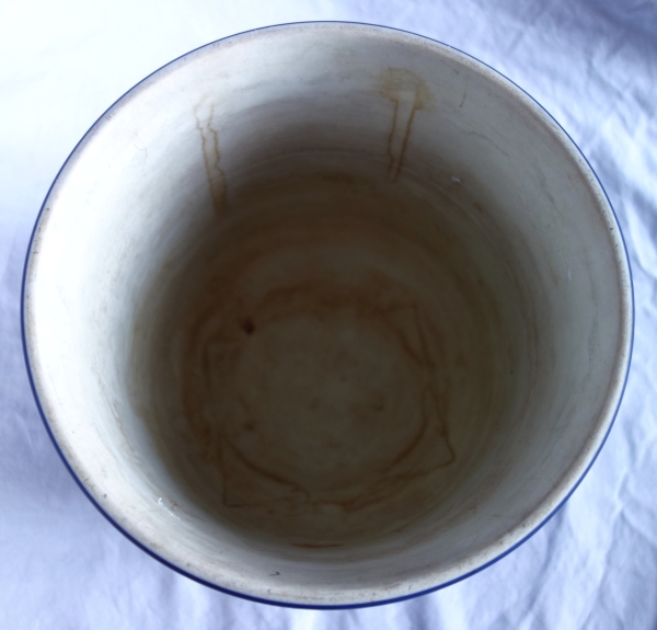 Wedgwood : grand cache-pot / centre de table néoclassique en porcelaine biscuit bleu foncé