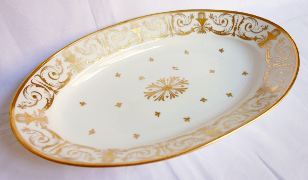 Manufacture de Locré - grand plat ovale d'époque Consulat ou Empire en porcelaine dorée