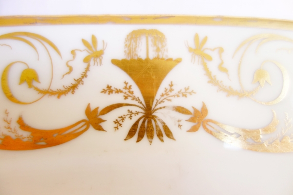 Manufacture de Locré - grand plat ovale d'époque Consulat ou Empire en porcelaine dorée