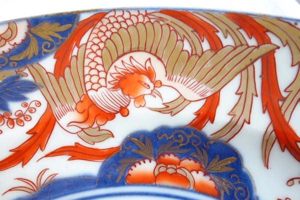 Grand plat en porcelaine à décor Imari d'époque fin XVIIIe - Chine ou Japon