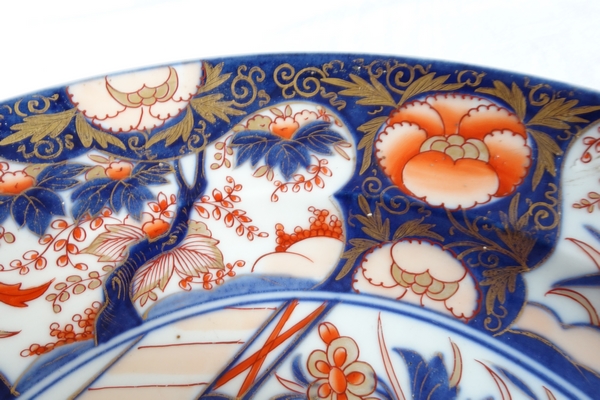 Grand plat en porcelaine à décor Imari d'époque fin XVIIIe - Chine ou Japon