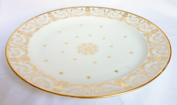 Manufacture de Locré - grand plat rond d'époque Consulat ou Empire en porcelaine dorée