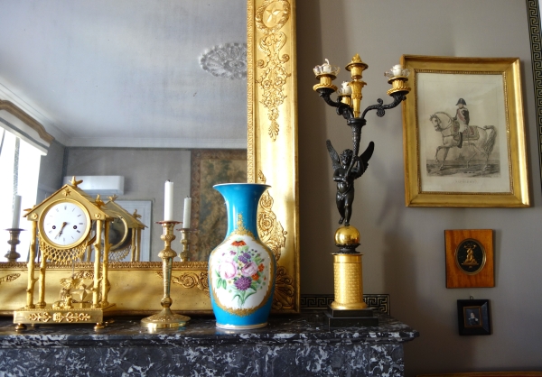 Grand vase d'ornement en porcelaine turquoise & or dans le goût de Sèvres, époque Napoléon III