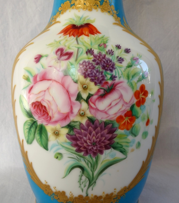 Grand vase d'ornement en porcelaine turquoise & or dans le goût de Sèvres, époque Napoléon III