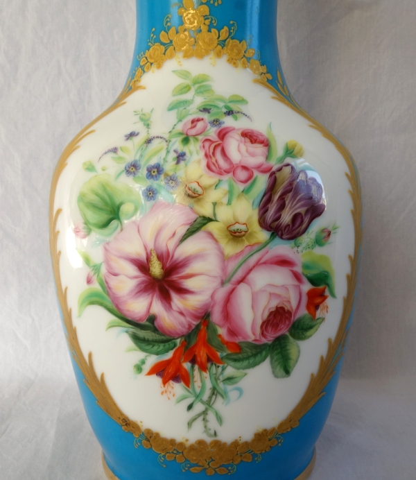 Grand vase d'ornement en porcelaine turquoise & or dans le goût de Sèvres, époque Napoléon III