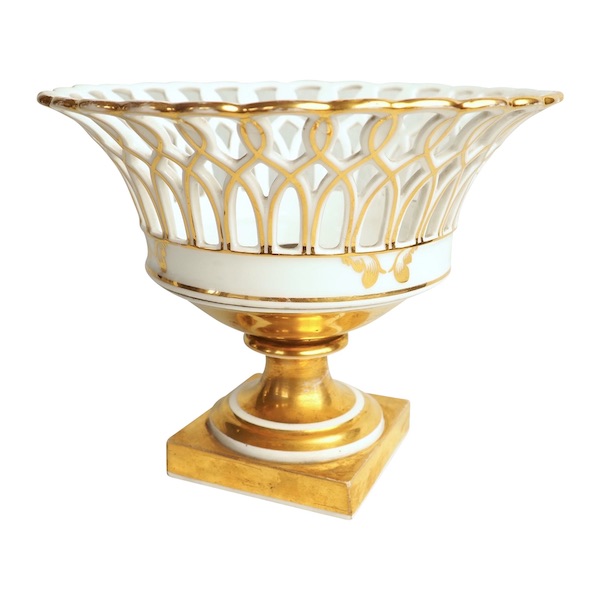 Grande corbeille / coupe ajourée en porcelaine de Paris dorée époque XIXe siècle