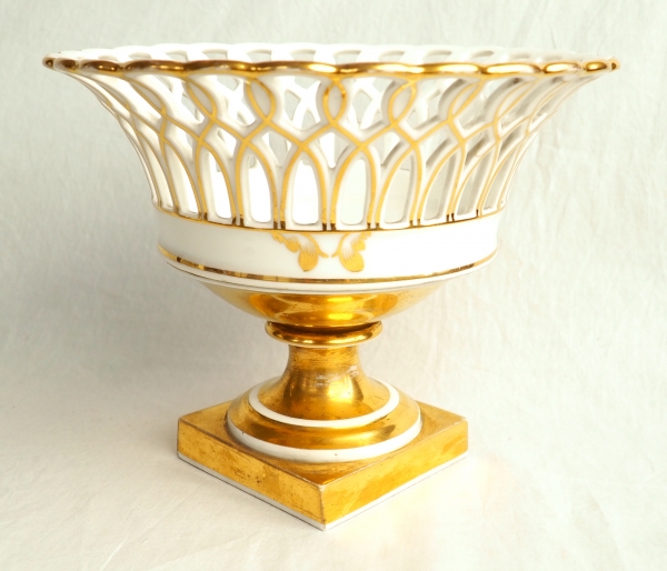 Large Paris porcelaine reticulated cup enhanced with fine gold, 19th century circa 1840