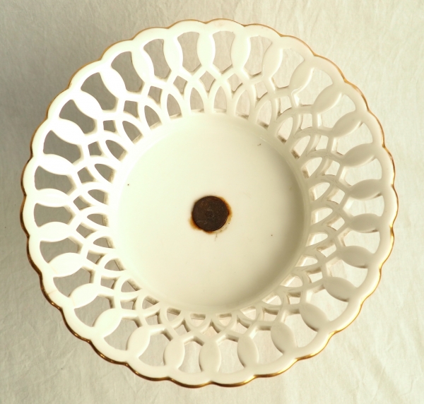 Large Paris porcelaine reticulated cup enhanced with fine gold, 19th century circa 1840