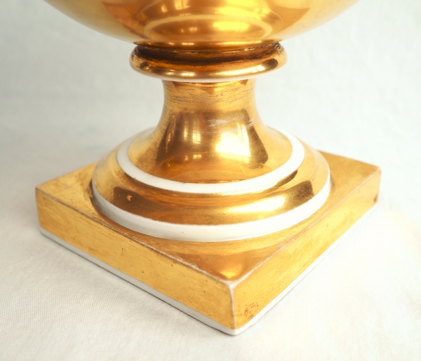 Large Paris porcelaine reticulated cup enhanced with fine gold, 19th century circa 1840