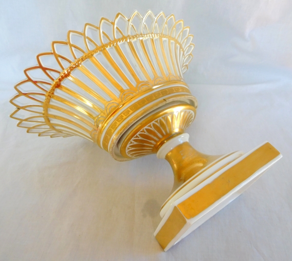 Manufacture Schoelcher - grande coupe ajourée Empire de forme ovale en porcelaine dorée