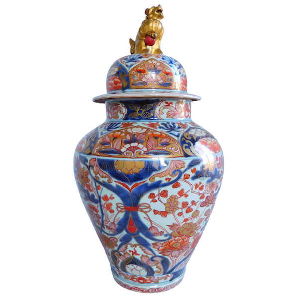 Tall Imari porcelain potiche - China, late 18th century - early 19th century - 48cm