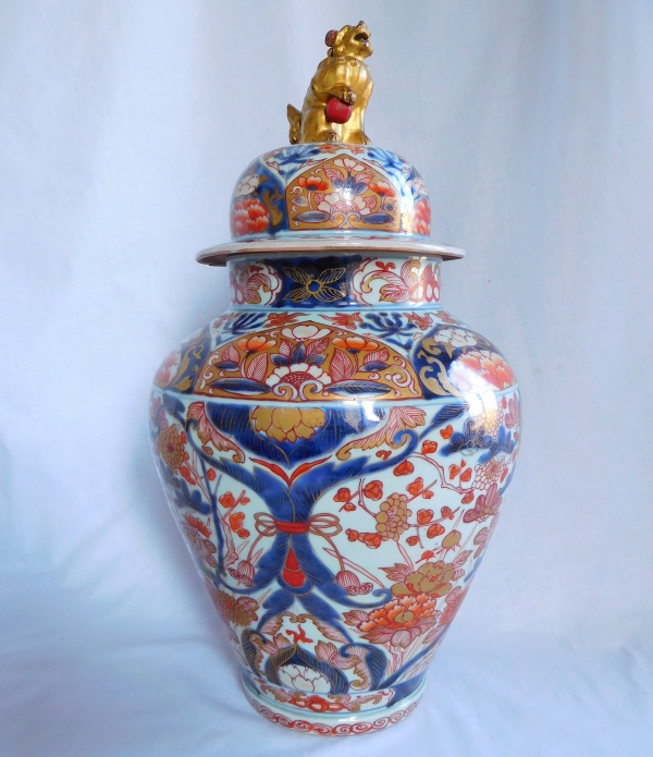 Tall Imari porcelain potiche - China, late 18th century - early 19th century - 48cm