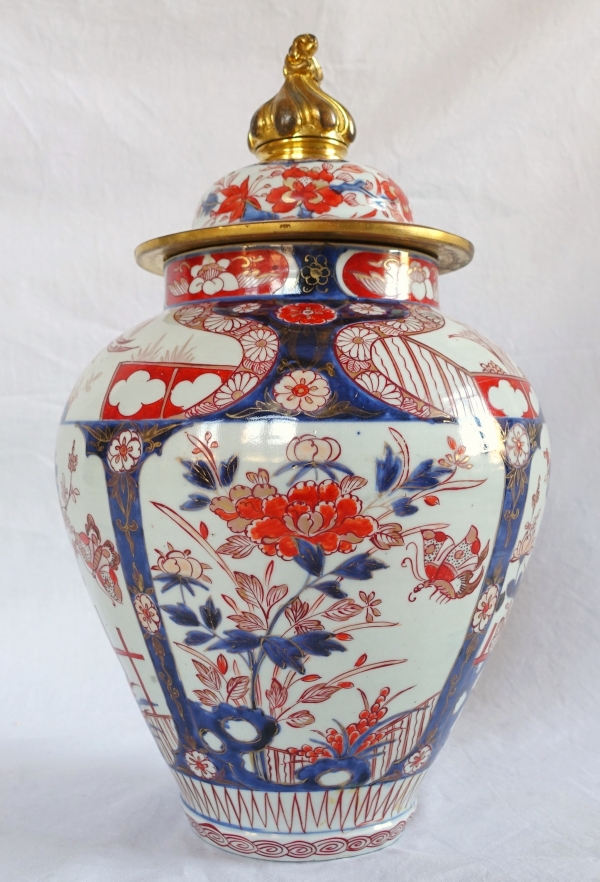 Tall Imari porcelain and gilt bronze vase, Japan, 18th century - 38cm