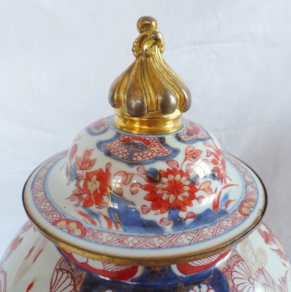 Tall Imari porcelain and gilt bronze vase, Japan, 18th century - 38cm