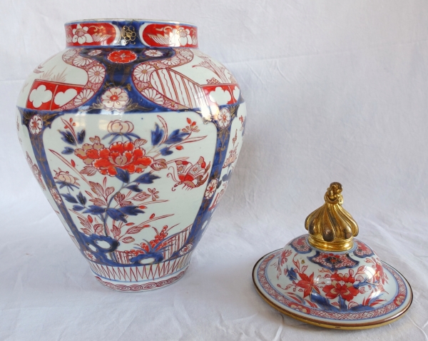 Tall Imari porcelain and gilt bronze vase, Japan, 18th century - 38cm