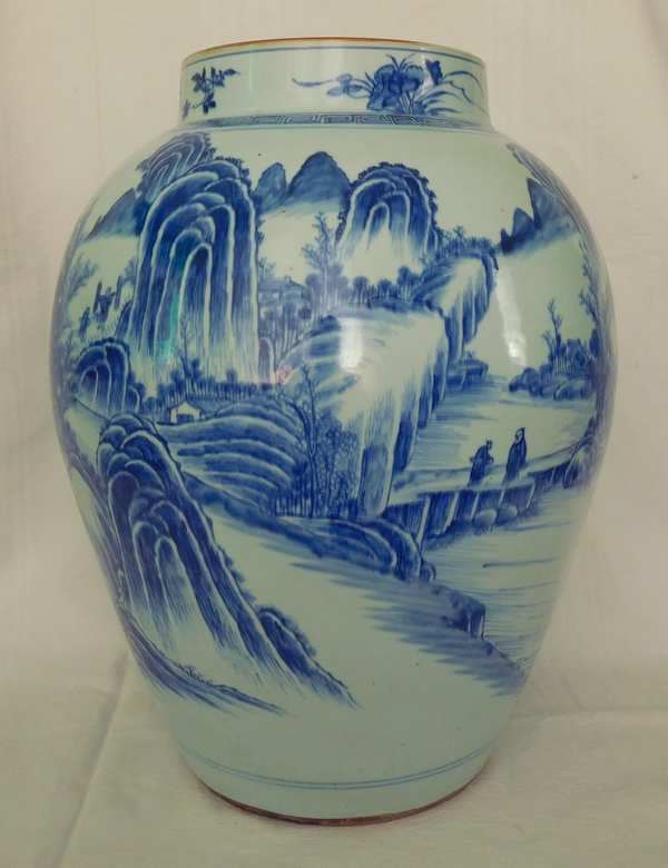 Large China blue porcelain potiche - rotating landscape - 19th century - 46cm