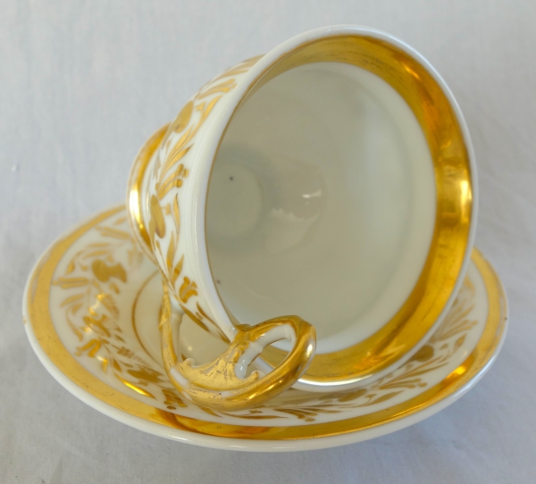 Grande tasse à petit-déjeuner / à chocolat en porcelaine de Paris dorée, époque Empire
