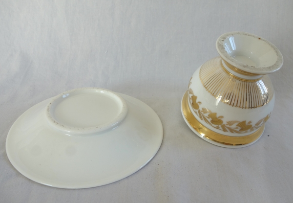 Grande tasse à petit-déjeuner / à chocolat en porcelaine de Paris dorée, époque Empire