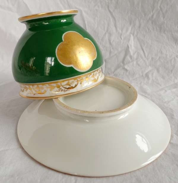 Grande tasse à chocolat en porcelaine de Paris vert et or, époque Empire, attribuée à Nast