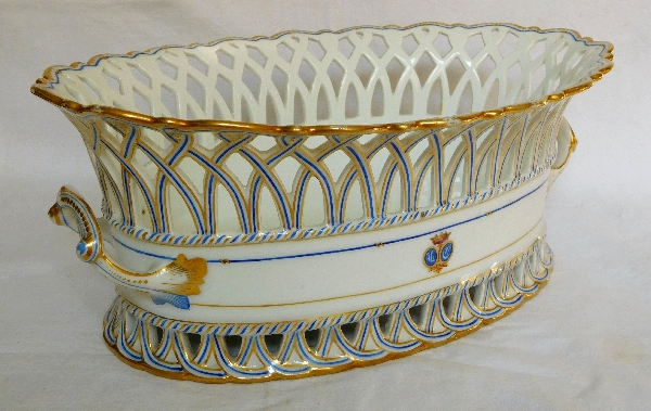 Grande jardinière ovale en porcelaine de Paris dorée d'époque XIXe, monogramme VC