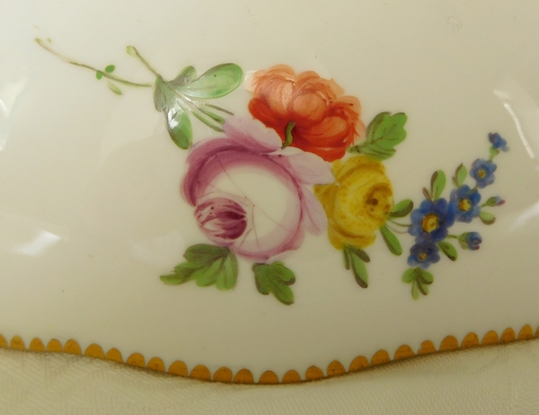 Manufacture de la Reine - Paris porcelain salad bowl - 18th century