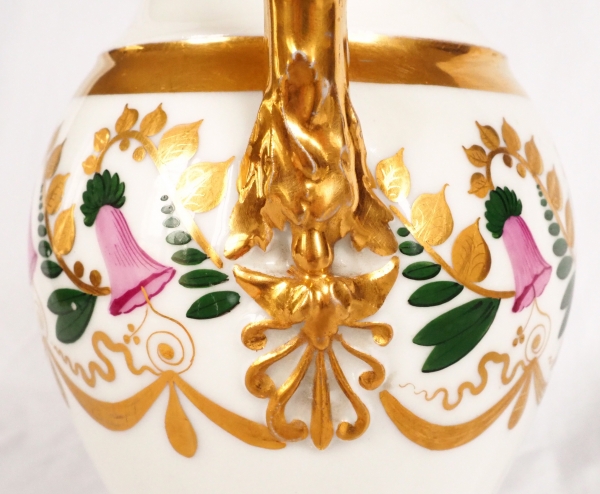 Manufacture de Locré : ensemble lavabo en porcelaine de Paris, aiguière et son bassin, époque Consulat vers 1800