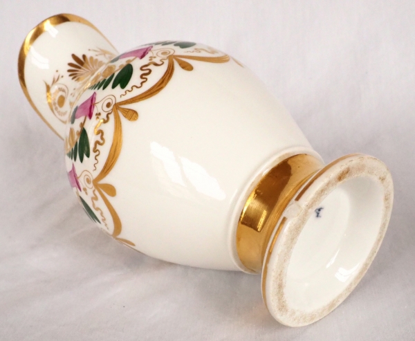 Manufacture de Locré : ensemble lavabo en porcelaine de Paris, aiguière et son bassin, époque Consulat vers 1800