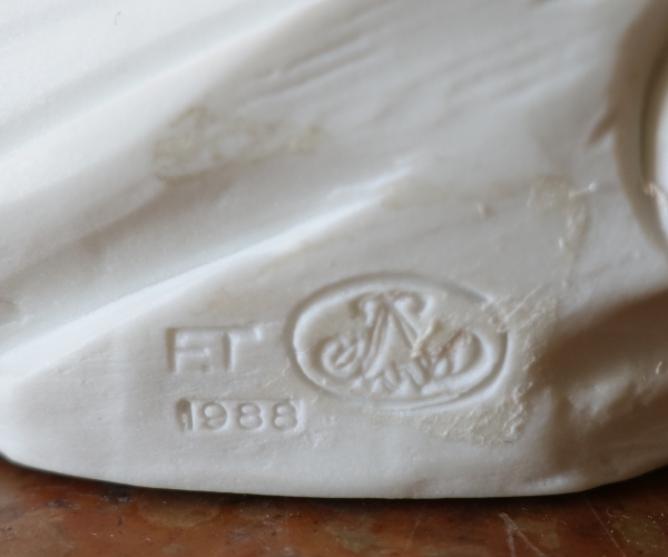 Manufacture de Sèvres : scène galante du XVIIIe siècle - la leçon de flûte, groupe en biscuit de porcelaine signé