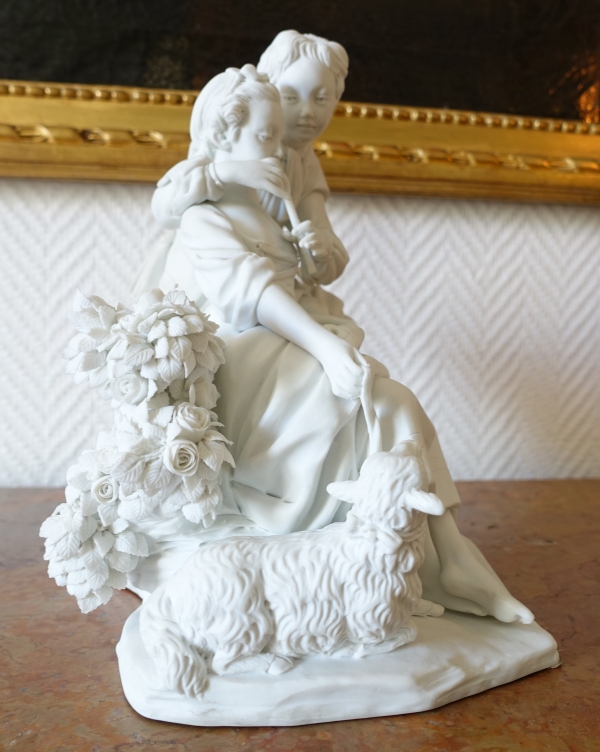 Manufacture de Sèvres : scène galante du XVIIIe siècle - la leçon de flûte, groupe en biscuit de porcelaine signé