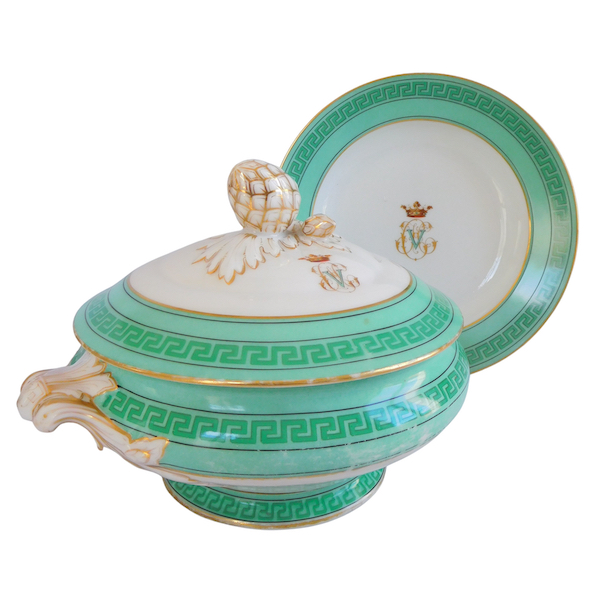 Porcelain vegetable dish, crown of marquis & monogram V, Pillivuyt Manufacture - 19th century