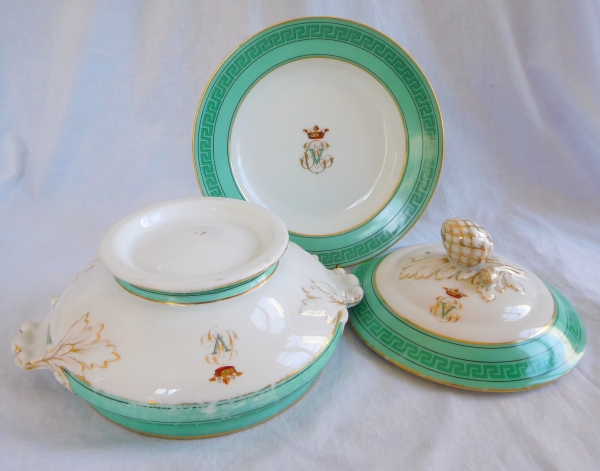 Porcelain vegetable dish, crown of marquis & monogram V, Pillivuyt Manufacture - 19th century