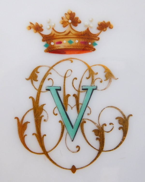 Porcelain vegetable dish, crown of marquis & monogram V, Pillivuyt Manufacture - 19th century