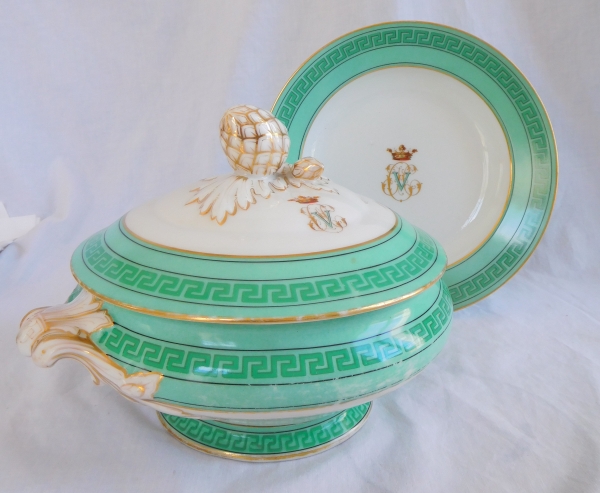 Légumier en porcelaine, couronne de marquis & monogramme V, Manufacture Pillivuyt - XIXe siècle