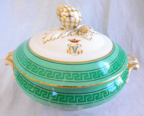 Porcelain vegetable dish, crown of marquis & monogram V, Pillivuyt Manufacture - 19th century