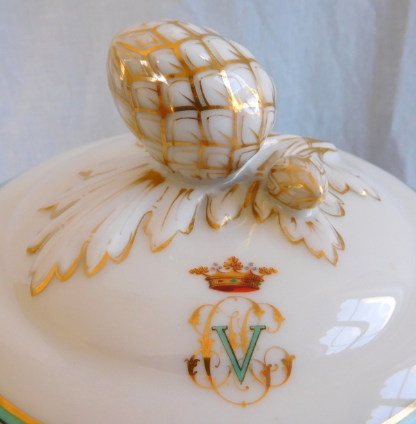 Porcelain vegetable dish, crown of marquis & monogram V, Pillivuyt Manufacture - 19th century