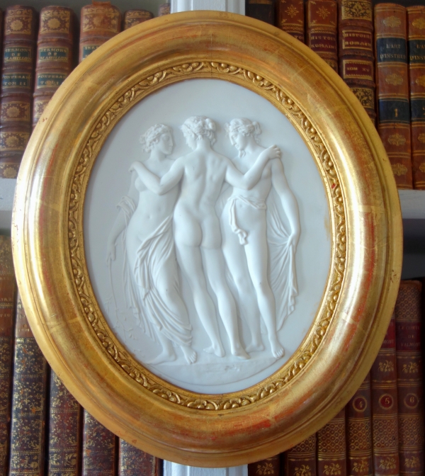 Sevres : large biscuit medal picturing the 3 Three Graces - signed - gold leaf gilt frame